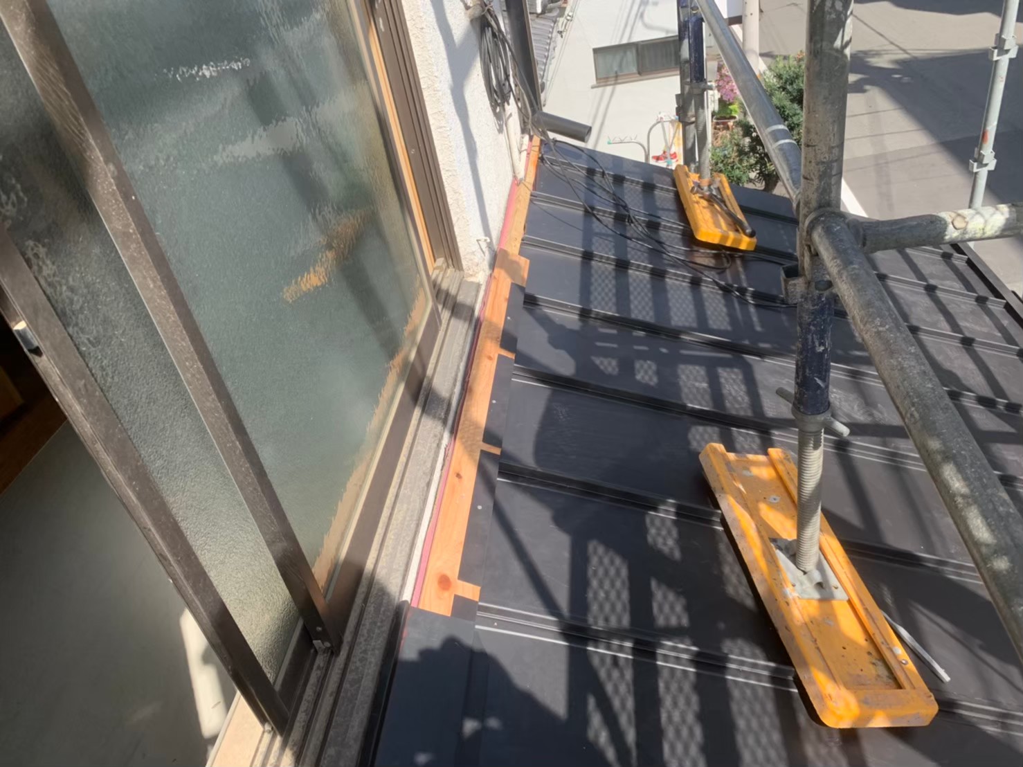 サッシ周りの雨押え板金